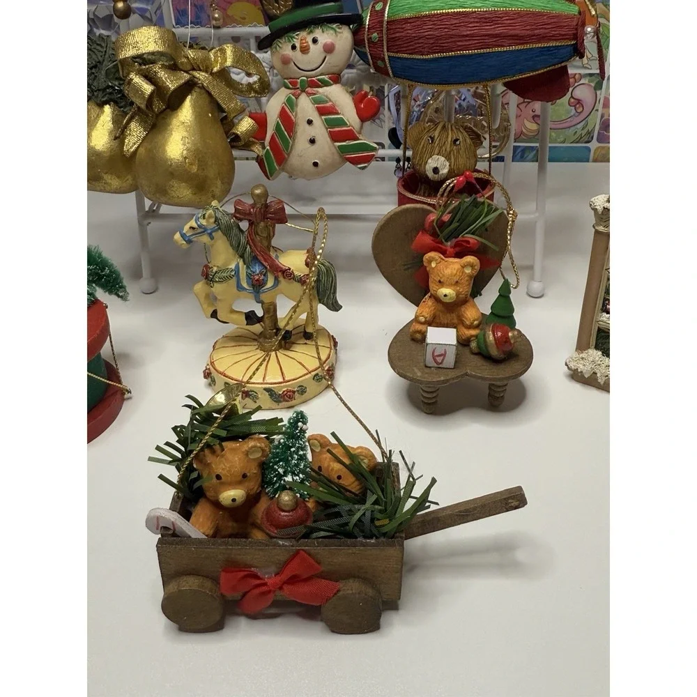 Lot Of 11‎ Vintage Christmas Ornaments Mixed Resin Wood Holiday Decor